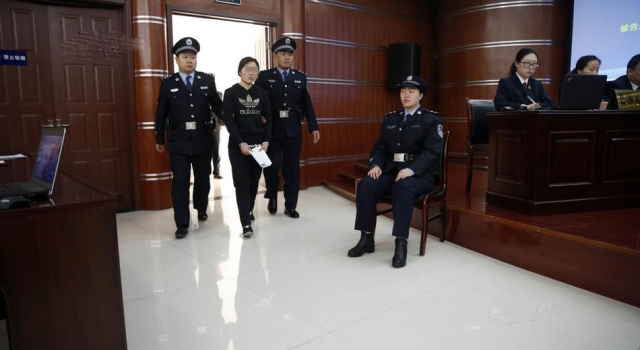 女子帮朋友打了两针美容针 致人左眼永久失明