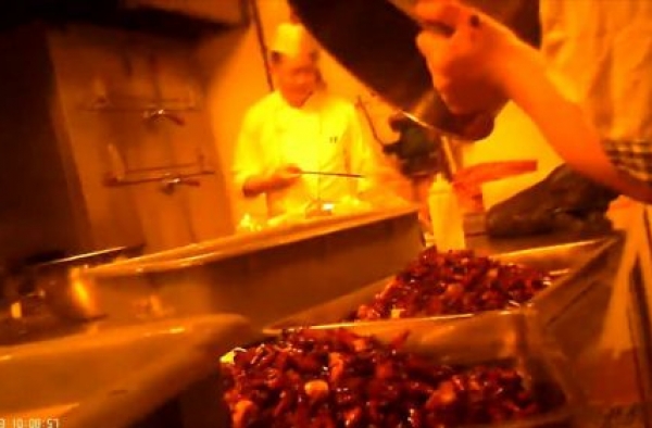实拍俏江南后厨黑幕 80亿餐饮品牌都做了什么缺德事