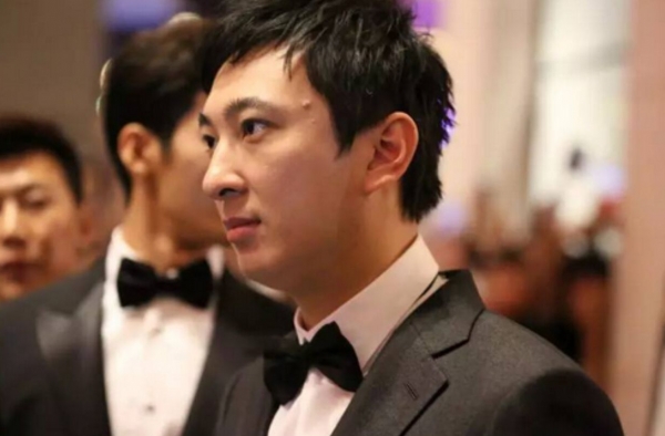 萧鼎与欢瑞开撕 王思聪讽欢瑞是只想捞金的农民