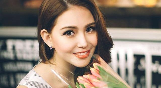 孕妻昆凌秒变迷妹看周董演唱会