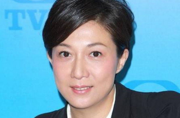 小龙女二度报警抓妈妈 警察上门搜查吴绮莉