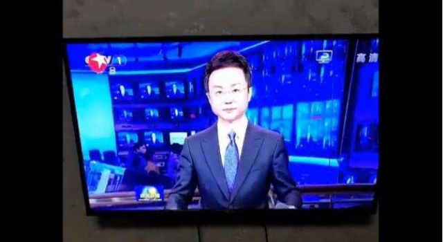 新闻联播遇直播Bug 主持人看起来好尴尬