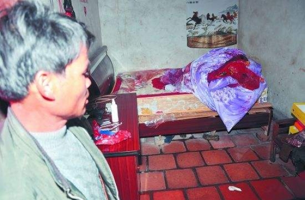 男子20多刀刺死结婚16年的妻子 15岁女儿全程目睹