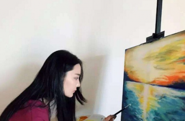 AB的画比张馨予卖的价高出两倍多 到底差在哪儿？