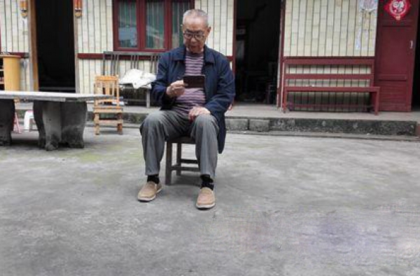 老人20年存款不翼而飞 存3406元20年后只剩70元？
