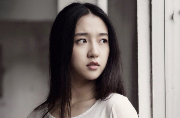 许龄月清纯照曝光 长发飘飘仙女范