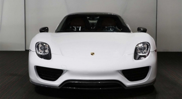 国外惊现保时捷全新白色918 Spyder 停产两年再起航?