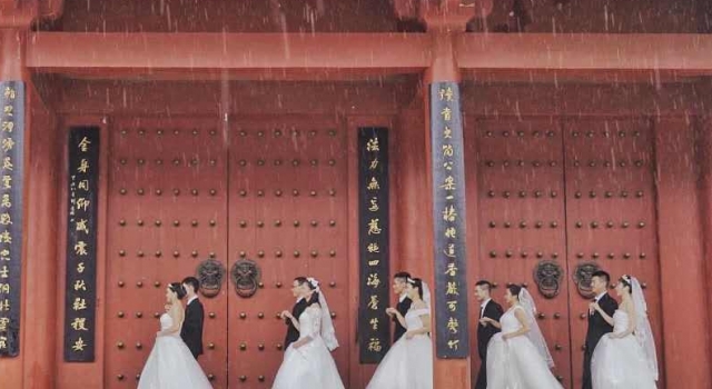 43人毕业班15对成婚竟然是炒作？集体婚礼全是演的！