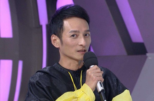 维嘉和胡彦斌谈与前任分手 眼泛泪光仍表示要尽力补偿
