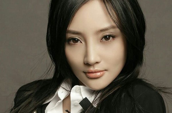 李小璐个人资料曝光 李小璐家世背景太恐怖