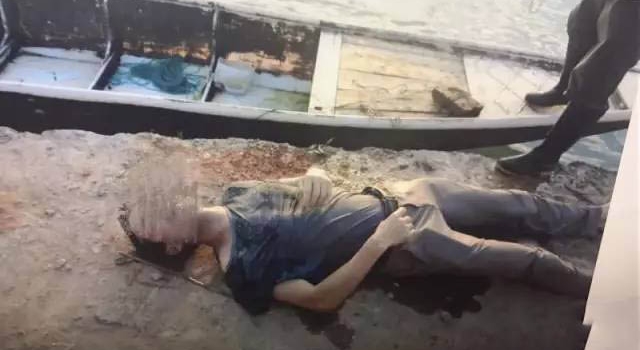 男子为救2岁儿子溺水身亡 被救后仍然保持托举姿势