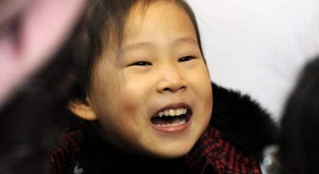 小沈阳女儿近照曝光 眉眼清明身材修长苗条