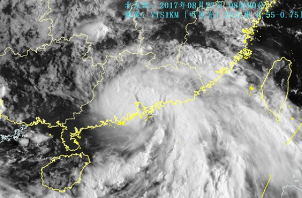 第14号台风帕卡在广东台山东南部沿海登陆