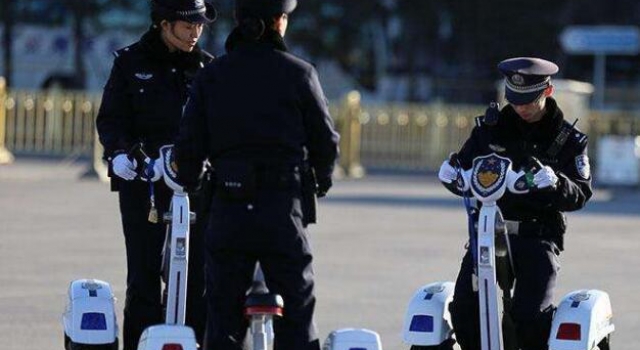 上海警方回应暴力执法 承认错误