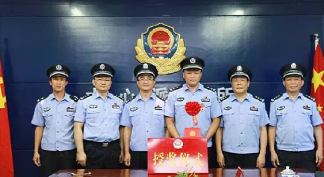 逃犯持刀拒捕民警鸣枪示警 最后开枪将其制服