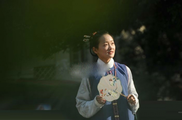 女子穿五年汉服 第一次穿竟被同事认作搓澡服