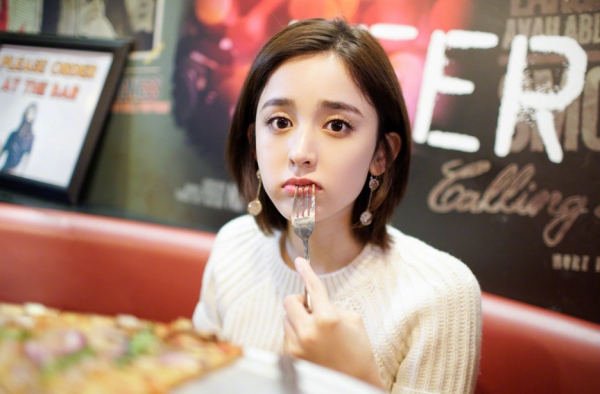 古力娜扎pizza美照曝光 做自己的娜扎越来越美了