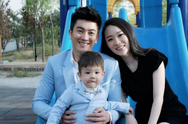 嗯哼婴儿照曝光  杜江诵诗告别众爸爸