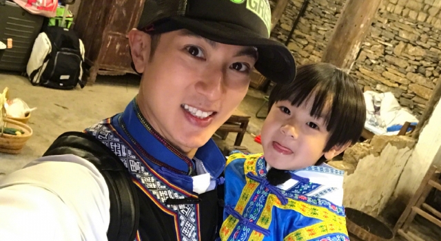 吴尊老婆带Max逛商场 长相至今没曝光令人好奇