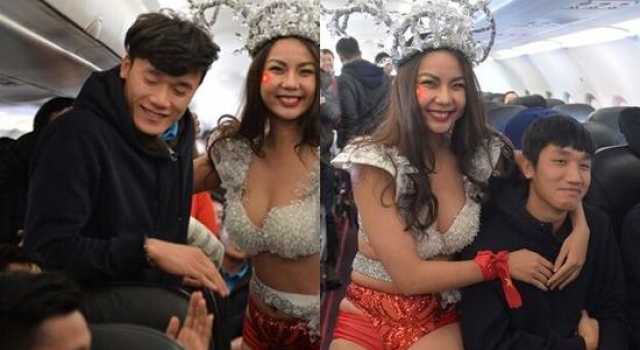比基尼空姐迎越南男足凯旋 搔首弄姿引众怒