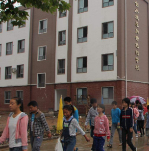 女孩胖10斤怕嘲笑不愿上学 因焦虑寒假狂吃东西