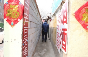 济南仅有80厘米最窄巷走红  五金店饭店应有尽有
