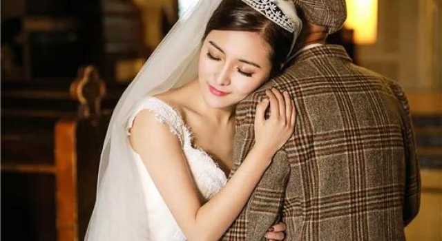 女孩和爷爷拍婚纱  看哭众网友的最美婚纱照