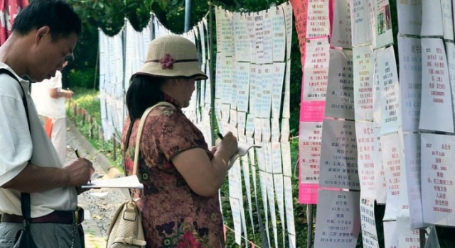 相亲只找离异男 82岁老母为女儿婚事伤神