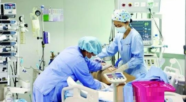 一人洗澡全家中毒怎么回事？不检查好你家可能也有它！