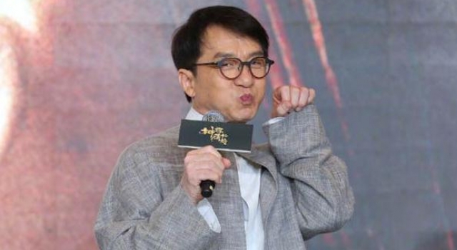 成龙批年轻演员引关注 希望做一个被历史记得的电影人