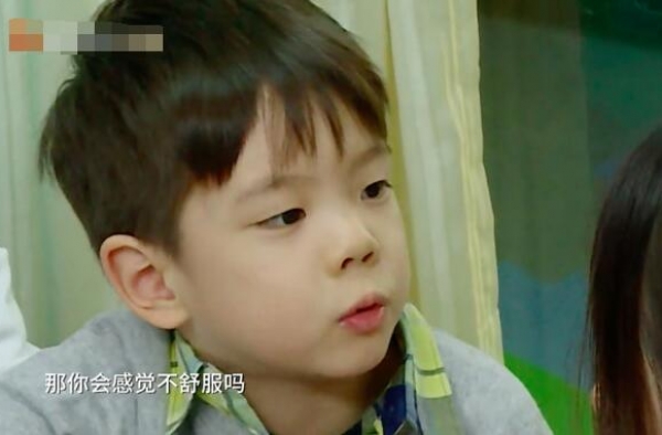 暖男嗯哼成长全过程曝光 霍思燕平等关系育儿方式被赞