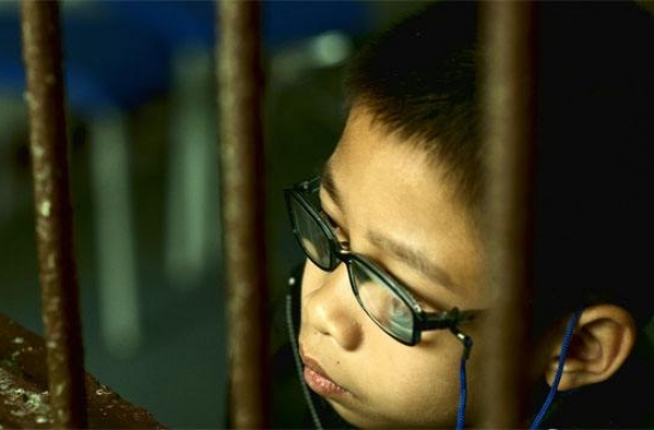 男孩天才病被退学 活泼爱笑成绩好的孩子却有病？