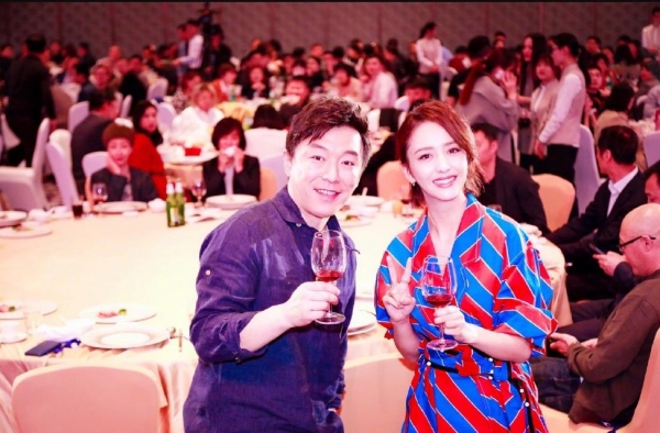 佟丽娅和黄渤聚餐欢乐多 网友：黄渤兑现速度真快