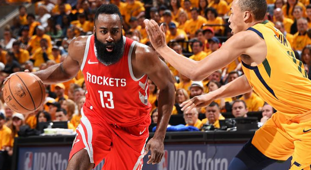 米切尔怼哈登“碰瓷”才能获得MVP 造犯规也是一门技术