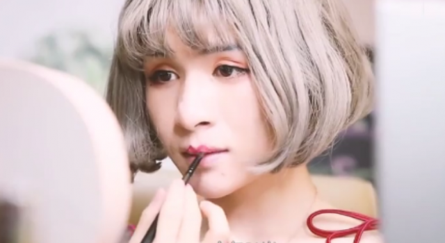 95后男主播反串美妆 不必在意他人的眼光