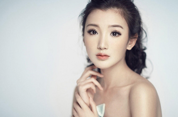 不惜出卖女儿 毛晓彤妈妈疑似与生父共同炒作？