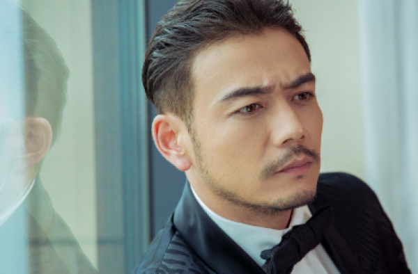 被人遗忘的男艺人 拥有两个迷人酒窝 人到中年才走红