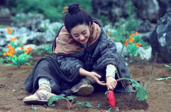 曾经是跑龙套的小角色 如今上了郑爽新剧 大家直呼喜欢