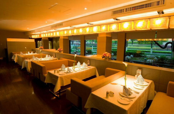 节日必定少不了用餐，七夕节如何选定餐厅如何点餐呢