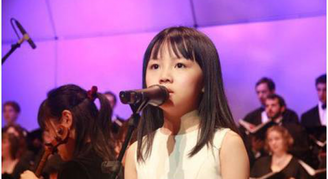 张艺谋再次回应2008奥运会上林妙可假唱事件,表示自己很自责