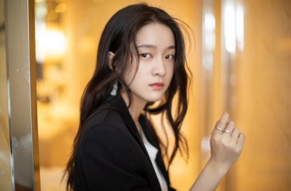 张雪迎方发声明，杨紫秦俊杰分手事件持续发酵
