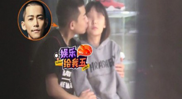 苏醒恋情曝光:与女友球场甜蜜打球，还在海边度假