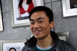 ǿع Ů鰸˷
