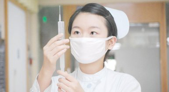 护士穿婚纱救人，以善心成就最美