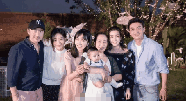 李佳航为儿子举办百日宴 终于知道儿子的正脸照和名字