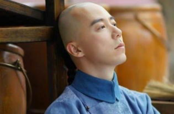 延禧大结局，大反派袁春望活到最后，扮演者被骂被迫关评论