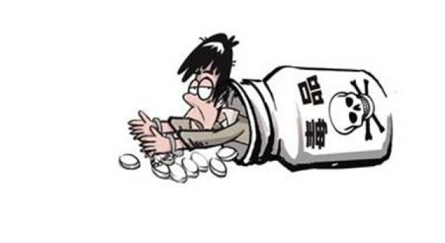 女孩高铁吸毒被抓 小小年纪家境富裕选择吸毒究竟为何?