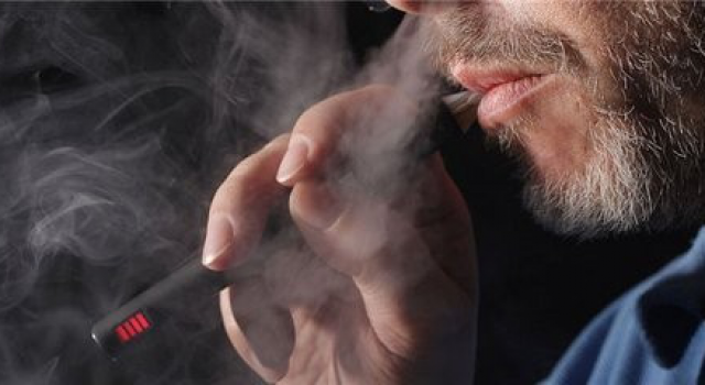 中国留学生网售IQOS电子烟被抓:电子烟和香烟哪个危害大？