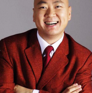 郭冬临退居幕后首次现身，郭东临妻子的长相令众人好奇