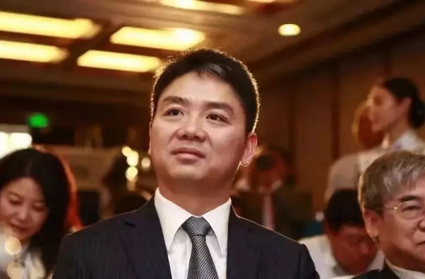 刘强东性侵大学生 被捕照片流出难道坐实了确有此事？